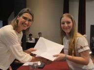 Mais de 100 estudantes recebem a certificação TOEFL