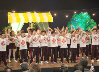 Alunos do Colégio São Luiz apresentam recital de poesias