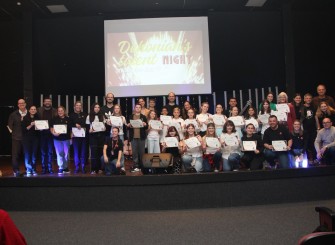 Noite de talentos reúne alunos, pais e professores