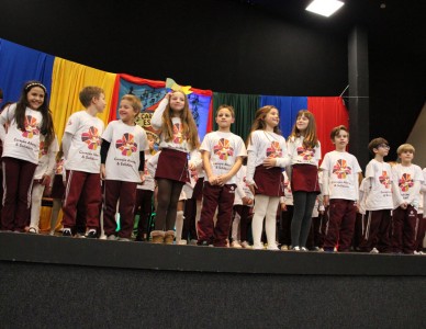 2 ano realiza recital de poesias inspirados no Jubileu