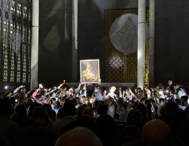 Emoção e fé marcam missa em homenagem ao dia dos pais 