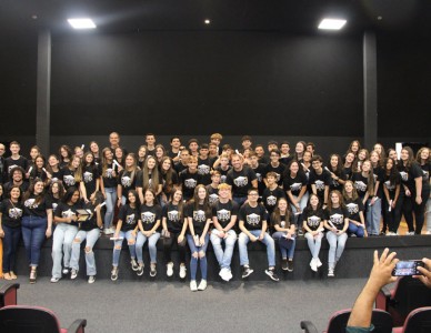 Entrega de certificados marca despedida dos 9º Ano