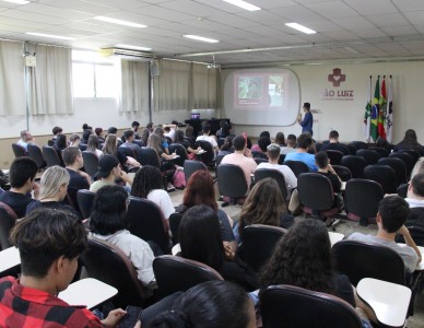 Faculdade São Luiz recebe alunos da escola João Boos