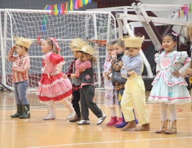 Festa junina do São Luiz reúne famílias para festejar