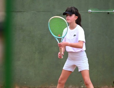 Laura se destaca no ranking estadual de tênis