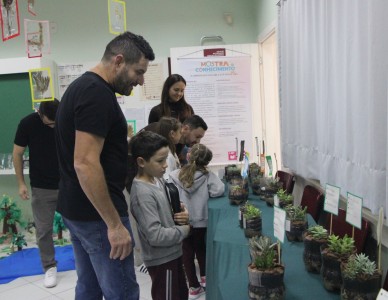 Mostra do Conhecimento reúne alunos e famílias