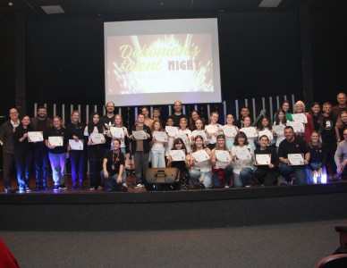 Noite de talentos reúne alunos, pais e professores