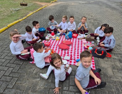 Picnic: having fun in the sun 