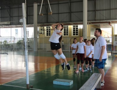Educação Extraclasse: Voleibol 